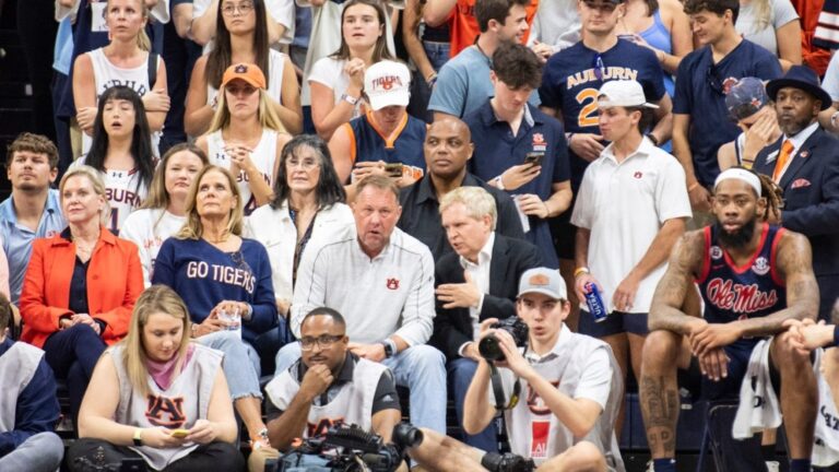 LOOK: Charles Barkley at the Auburn game and other pictures of the day in the NBA