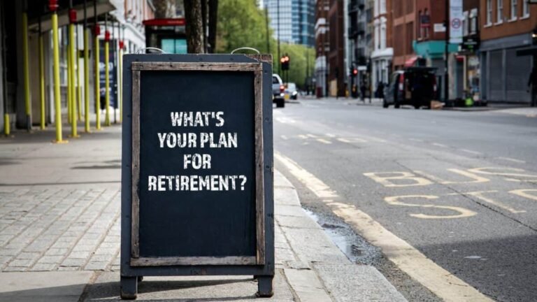 Should I invest in a Stocks and Shares ISA or a SIPP to retire early?
