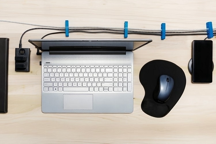 Snapping Cable Management Devices : WireStax