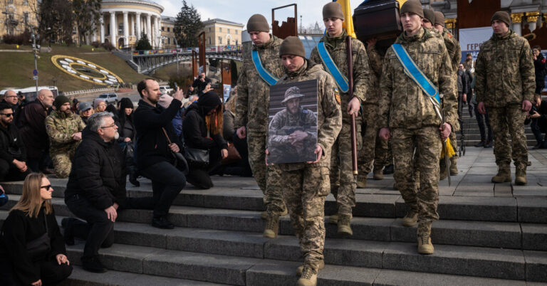 Ukraine and U.S. Talks on War Begin as Gulfs Remain