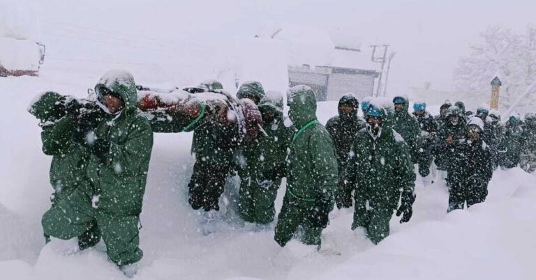 Avalanche Buries Road Workers’ Camp in India, Killing 8