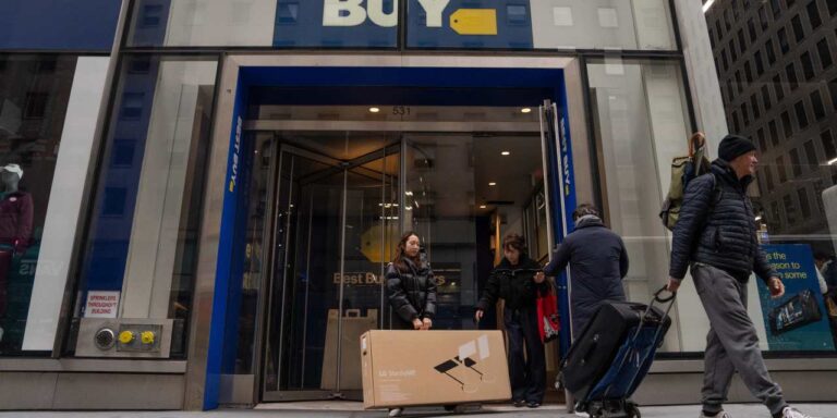 Best Buy shares surrender premarket gains. There’s a quibble with guidance.