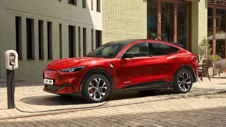 10 electric cars that depreciate the most after 3 years of ownership