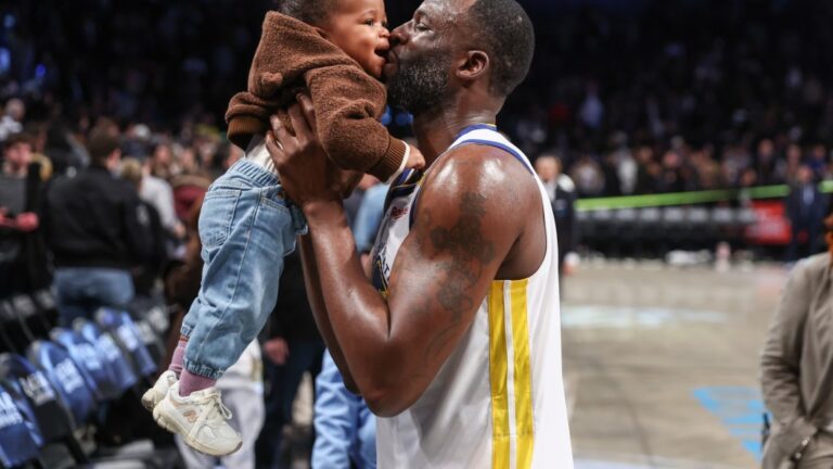 LOOK: Draymond Green celebrates with his daughter and other pictures of the day in the NBA
