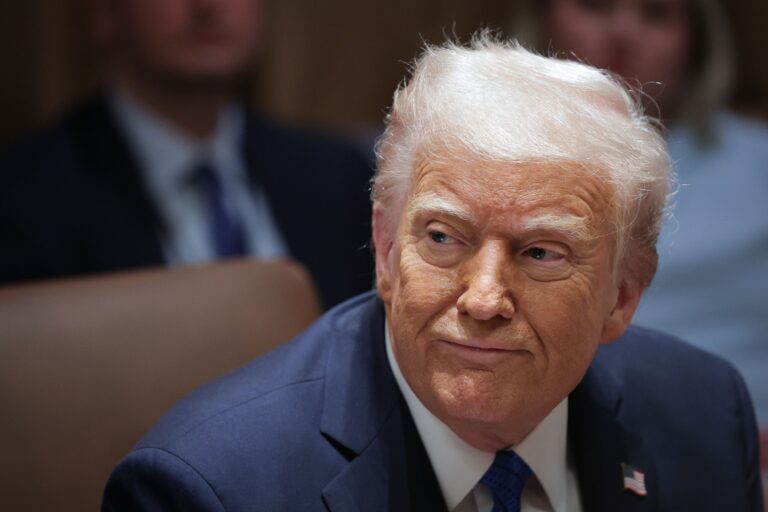 Crypto Daybook Americas: Trump's New Tariff Threat Fails to Budge Bitcoin