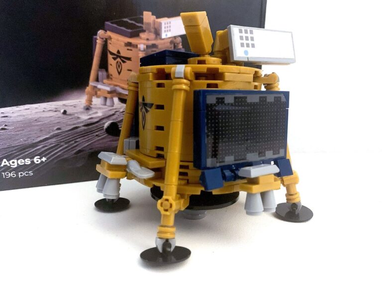 ‘Land’ your own Blue Ghost with Firefly’s moon lander building blocks set