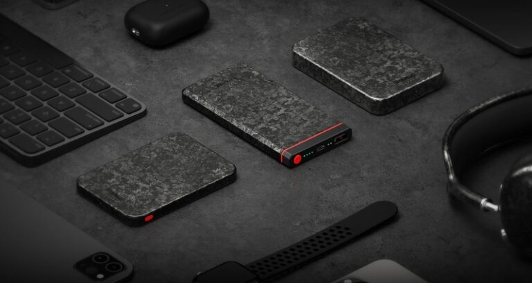 Stealthy Sustainable Portable Chargers : carbonblade