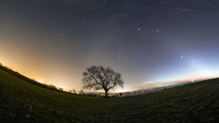 ‘Once-in-a-lifetime’ planetary parade photo captures 10 celestial bodies in a single shot