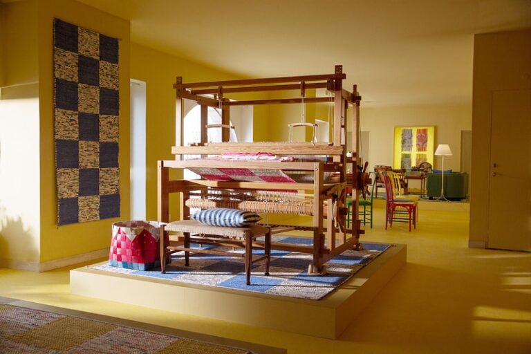 Sustainable Woven Exhibitions : frank in the loom