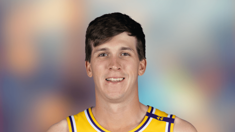 Austin Reaves exits game with calf soreness, will undergo MRI on Saturday