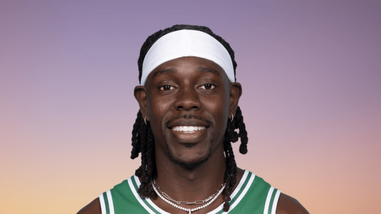 Jrue Holiday suffering broken finger