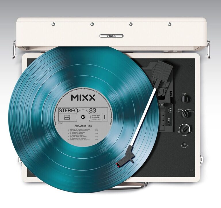 Suitcase-Style Vinyl Players : Mixx Revival