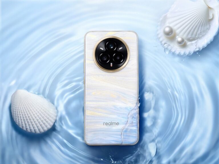 Color-Changing Iridescent Phones : realme