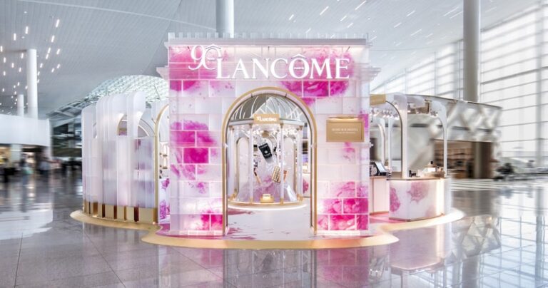 Illusionary Ice-Hotel Beauty Pop-Ups : Rose Ice-Hotel