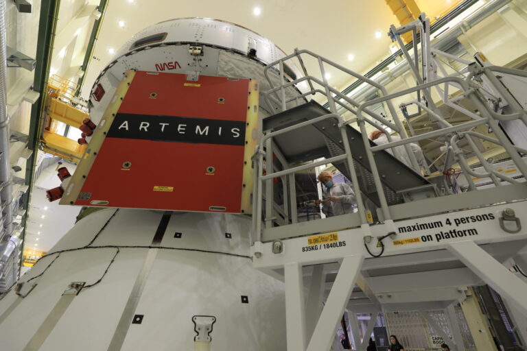 Engineers Install Orion Solar Array Wings for Artemis II