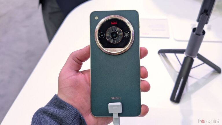 ZTE’s latest phone ships with a digital camera crown, and I love every bit of it