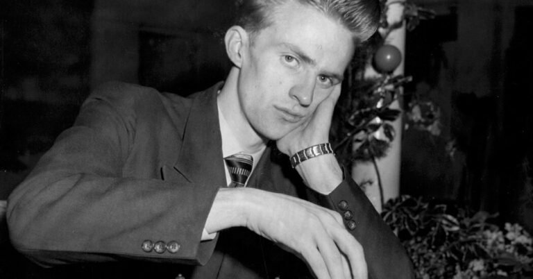 Fridrik Olafsson, Grandmaster Who Led Iceland’s Rise in Chess, Dies at 90