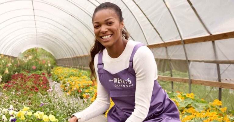Gabby Thomas Reflects on Olympic 400×400 Team Bond, Compassion Work