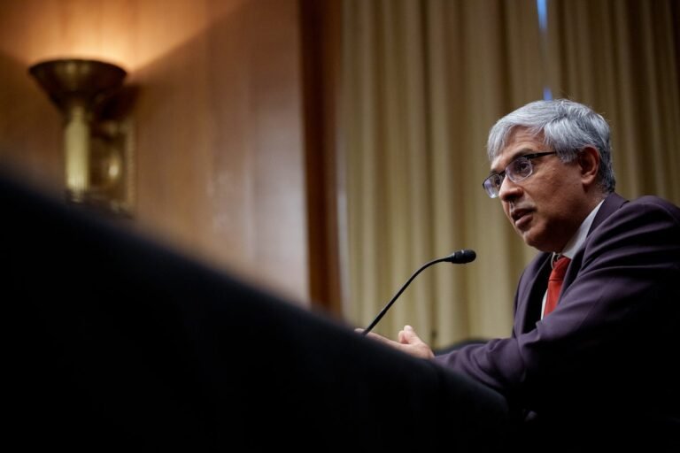 NIH Director Removes Four Main Scientists amid Massive Staff Purge