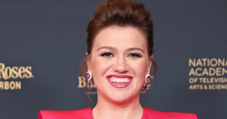 Kelly Clarkson’s Popular Rugs Are Secretly On Sale Right Now