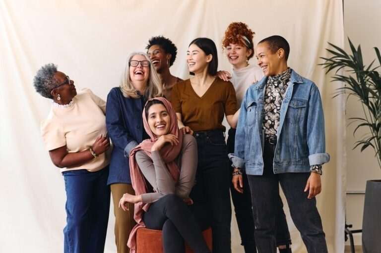 Corporate Connection Platforms : her workplace