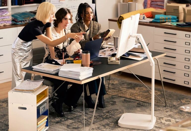 Moveable Freestanding PC Monitors : LG Smart Monitor Swing