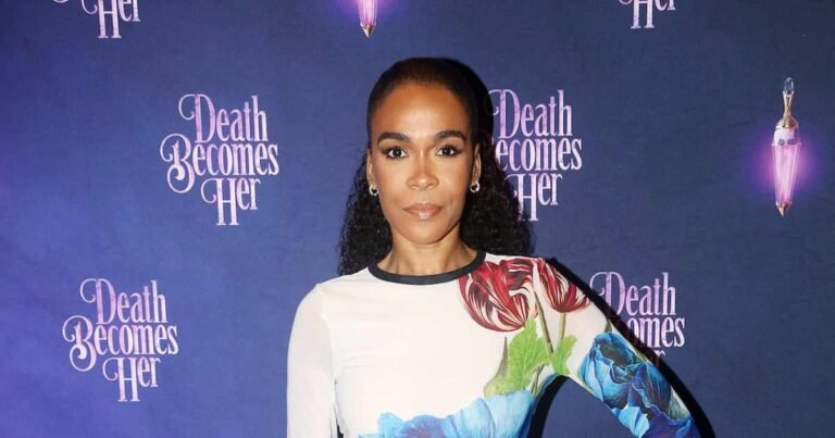 Singer Michelle Williams Calls Out Barefoot Man on Her 1st Class Flight
