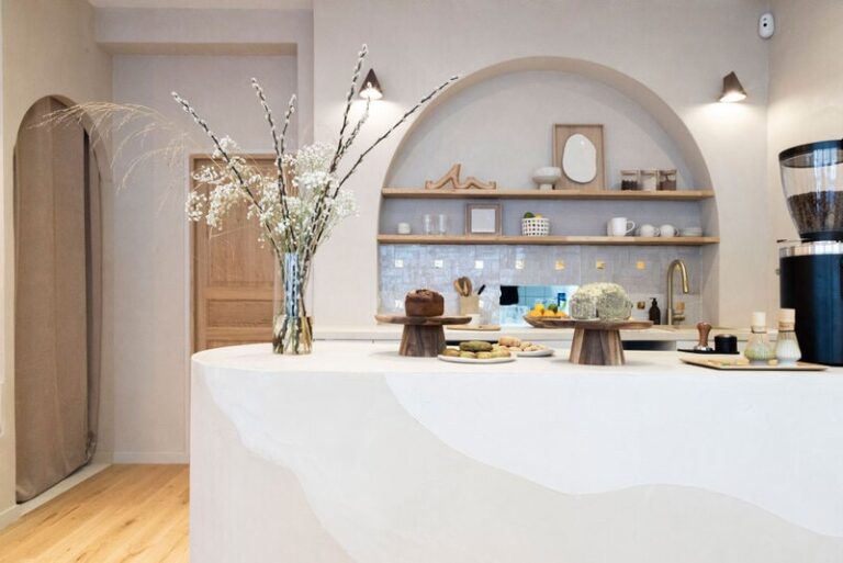 Thai Restaurant-Transformed Cafes : OLYSSE
