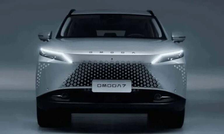 Long-Range PHEV SUVs : Omoda 7