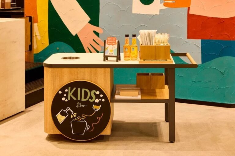 Kid-Friendly Cafes : Starbucks in Osaka