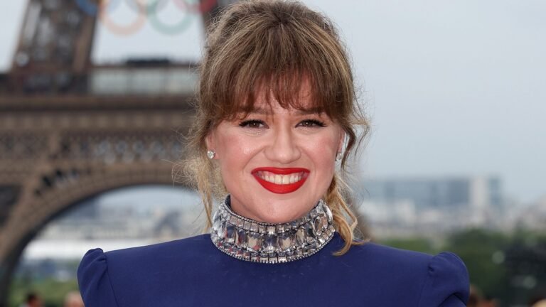 Kelly Clarkson Pregnant: All About Her Children