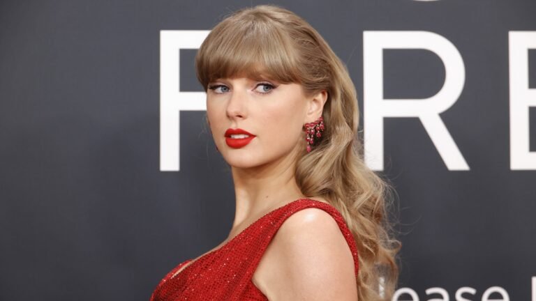 Taylor Swift Snubbed at AMAs! Swifties Wonder What Happened