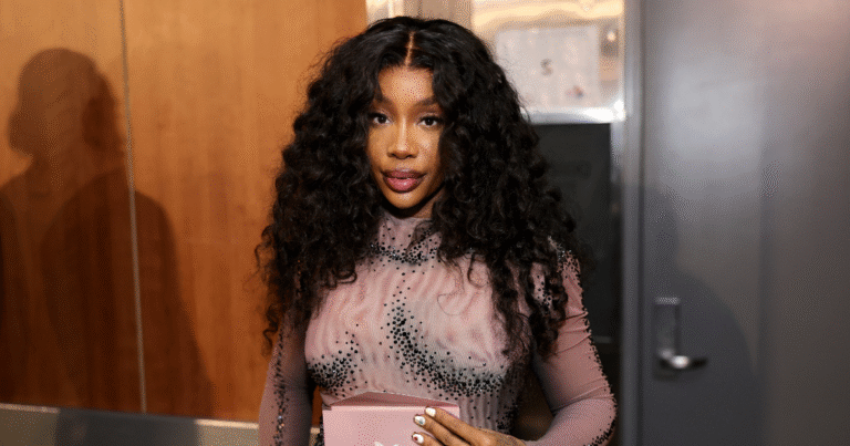 SZA Leaves Meet-and-Greet After Bracelet Hits Her In Face