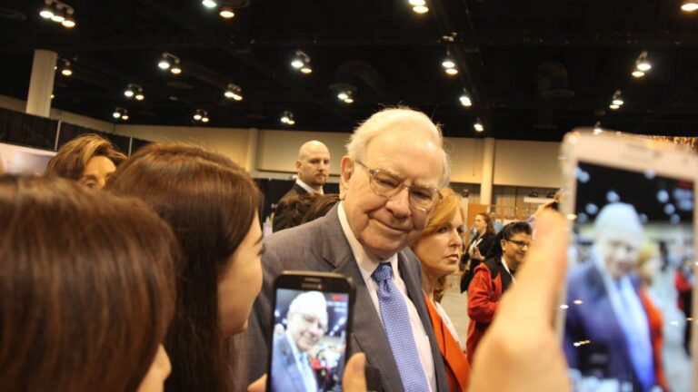 Here are 3 key lessons from Warren Buffett’s farewell letter 