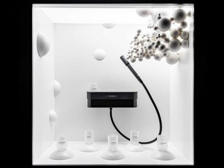 Water-Celebrating Art Installations : aqua gallery