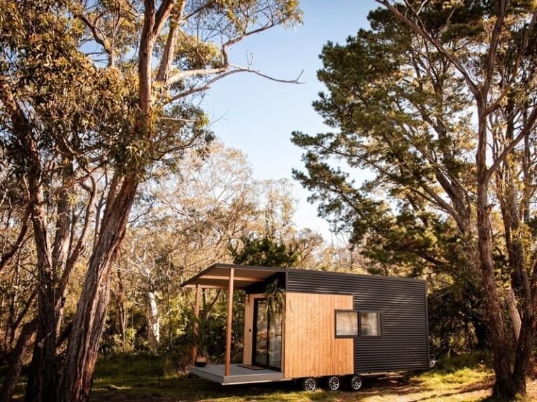 Single-Level Compact Residences : bellbird