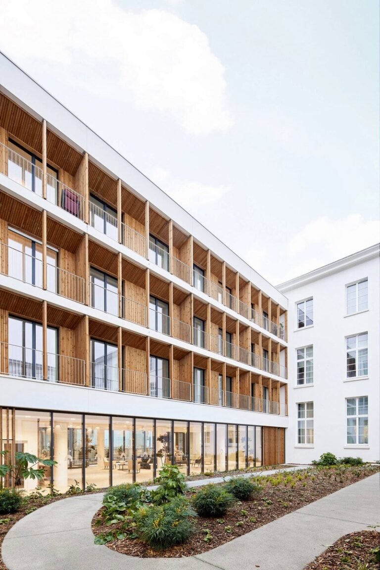 Post Office-Transformed Apartments : brest post office