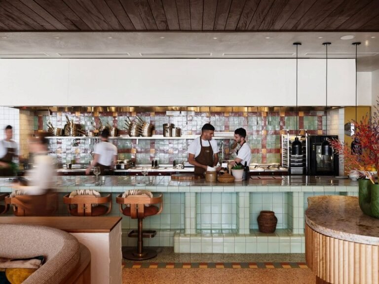 Grotto-Like Punctuated Restaurants : Cibaria