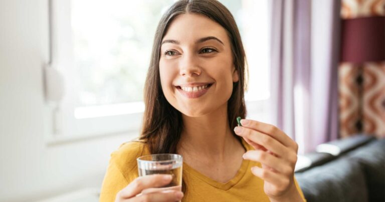 These Detox and Debloat Capsules Combat Summer Bloating