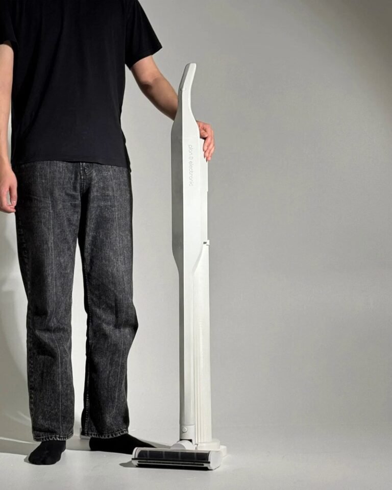 Reimagined Sculptural Vacuum Concepts : DORIC vacuum cleaner