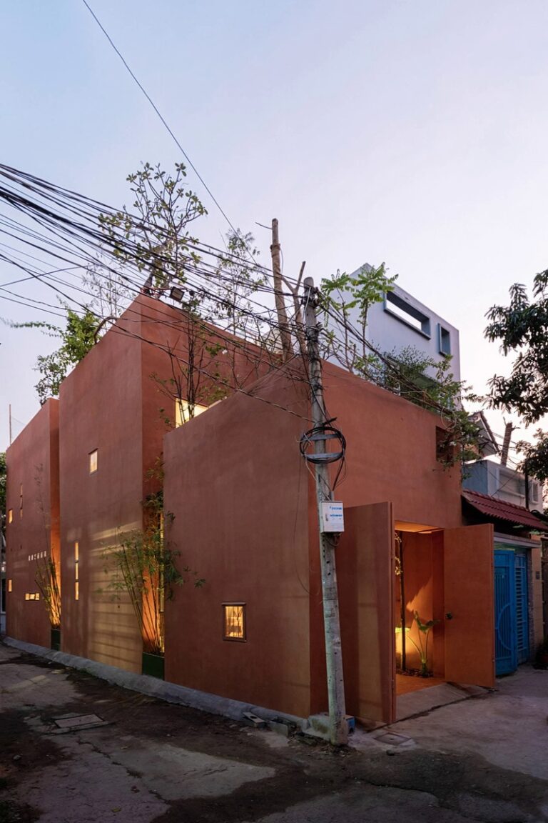 Terracotta Pot-Inspired Vietnam Homes : Earthenware house
