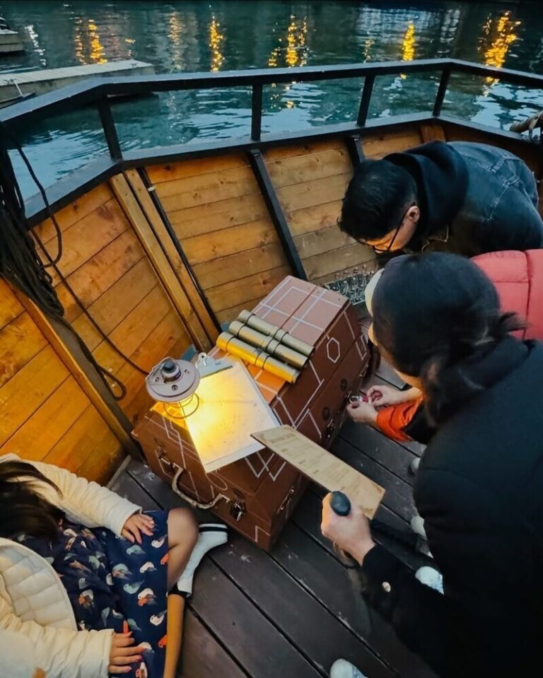 Floating Escape Rooms : floating escape room