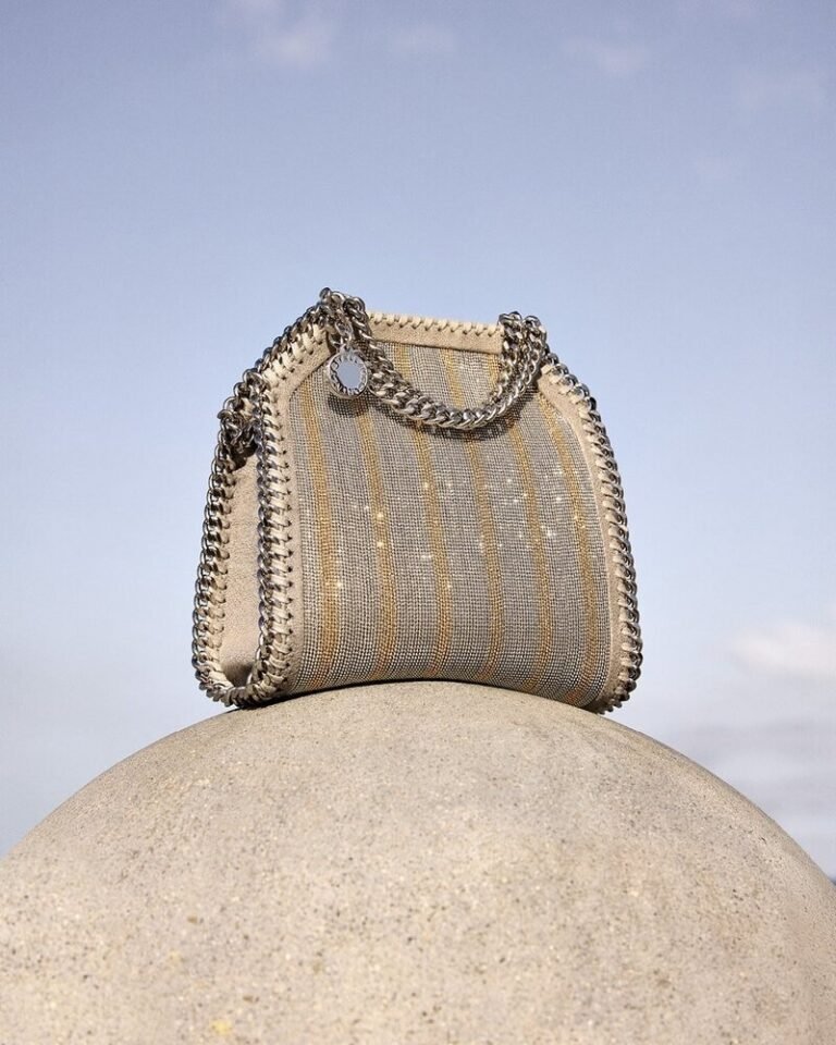 Luxe Vegan Handbag Designs : Generation Falabella