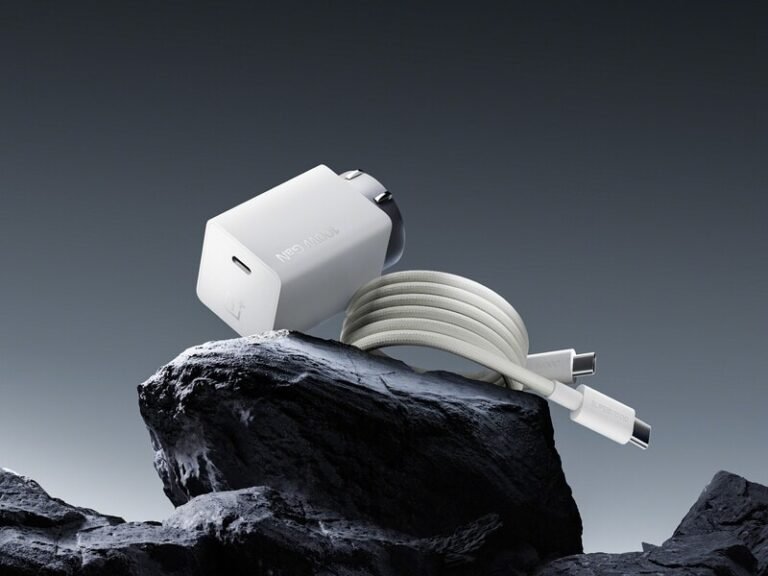 OnePlus 100W Compact SuperVOOC GaN charger