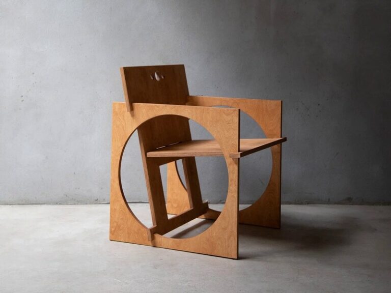 Geometric Flatpacked Wooden Armchairs : sedia tonda