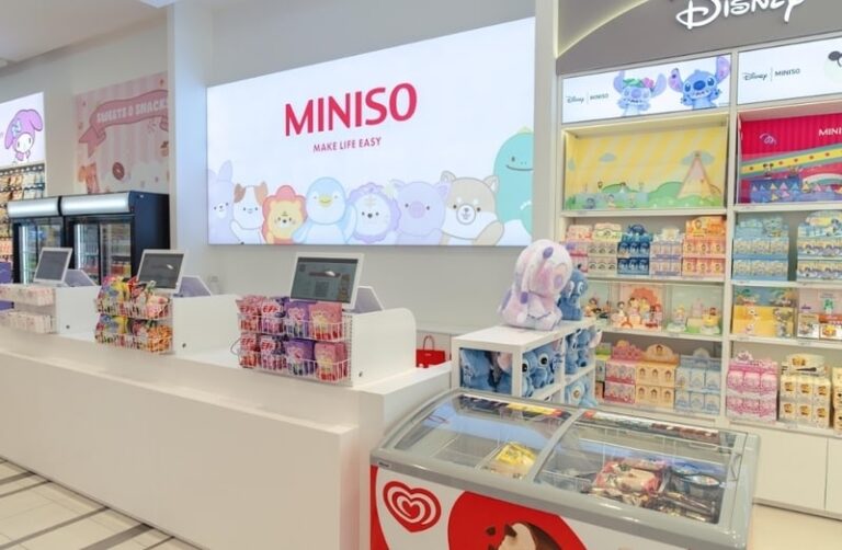 Lifestyle Brand Plaza Stores : Street-Front Store