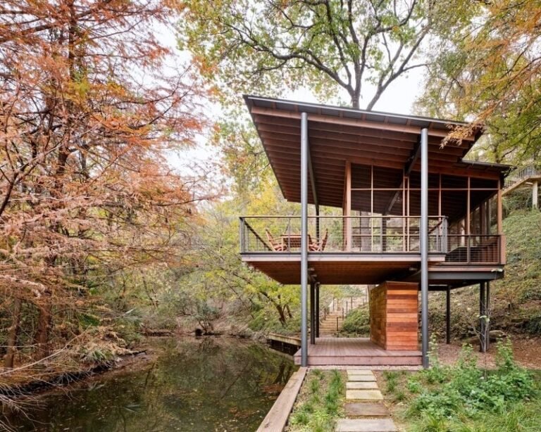 Lighweight Birdwarching Pavilions : the roost