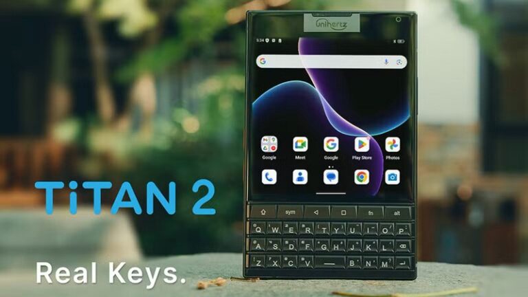 Angular Keyboard-Accented Smartphones : Unihertz Titan 2
