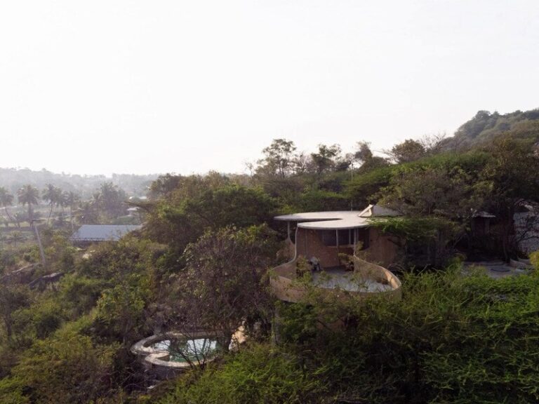 Tree-Surrounded Mud-Walled Residences : winterfell