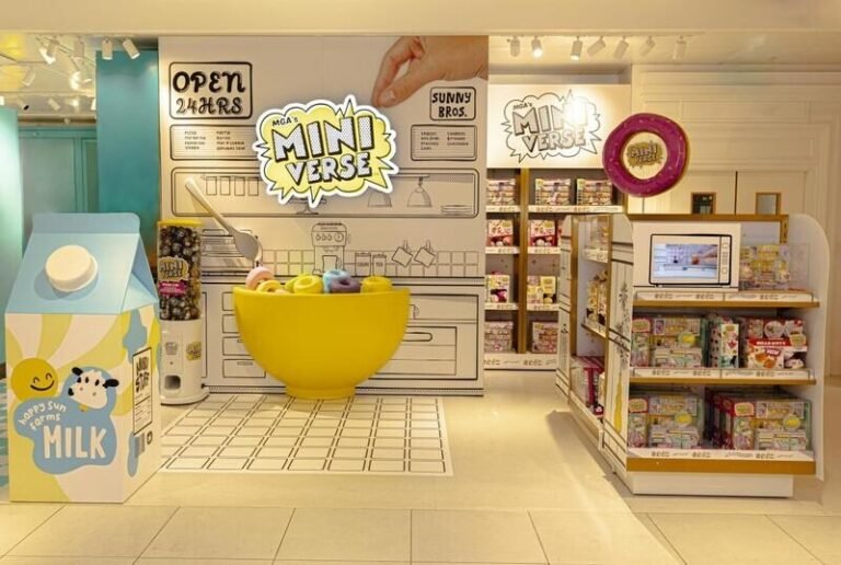 Miniature Collectible Pop-Ups : World of Miniverse